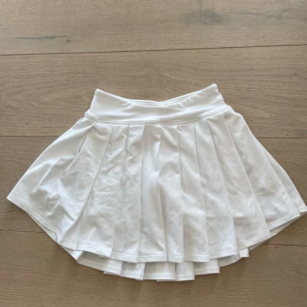 Abercrombie Skorts-white! Size 7/8.